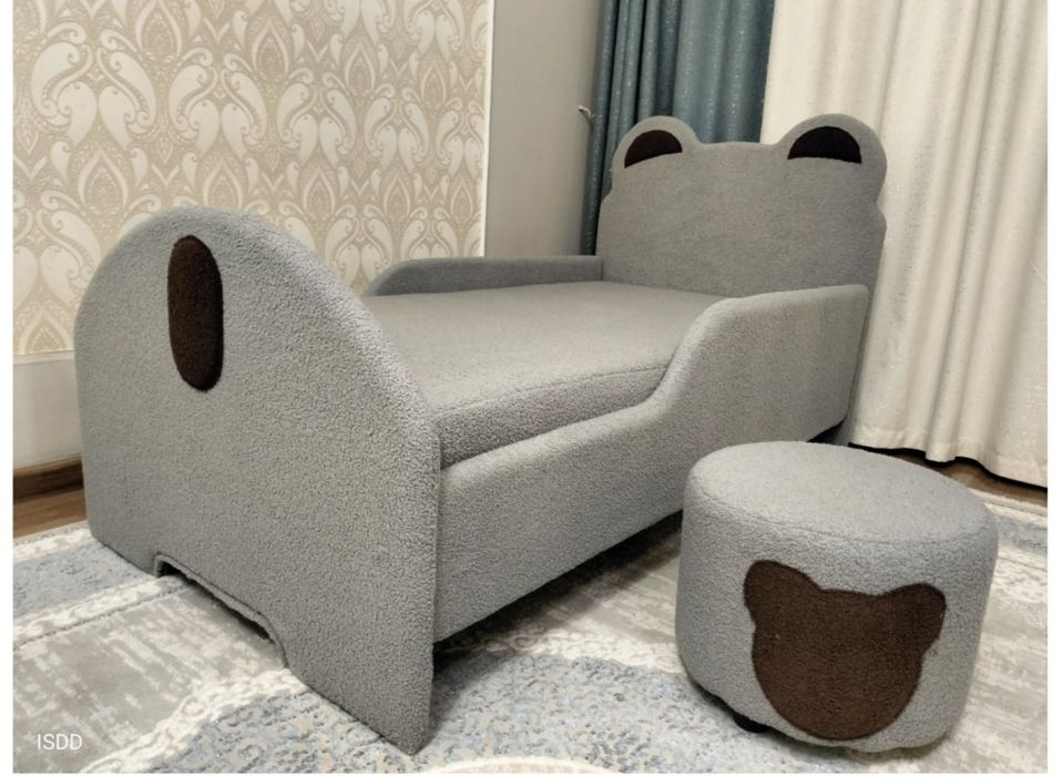 Кровать и пуфик в комплекте