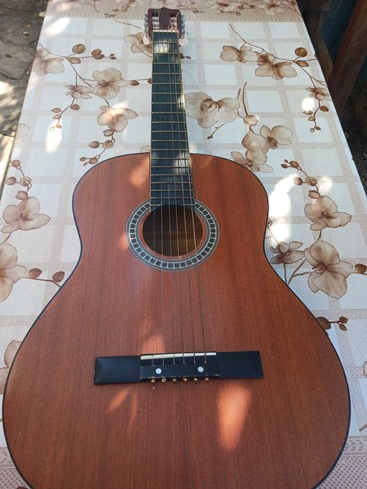 Продавам китара в добро състояние