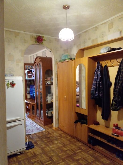 продам 4-х комнатную квартиру