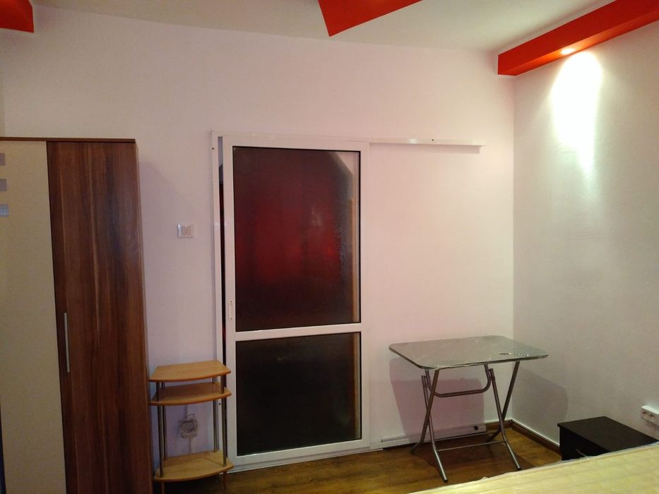 Închiriez garsoniera