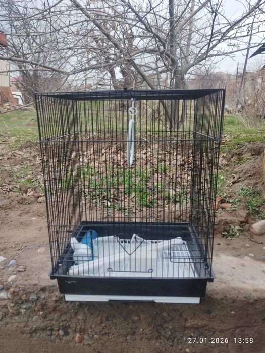 Продается клетка для птиц .