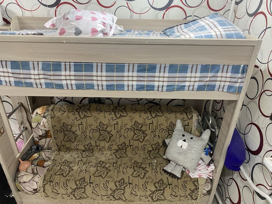 Продам кровать двухярусную