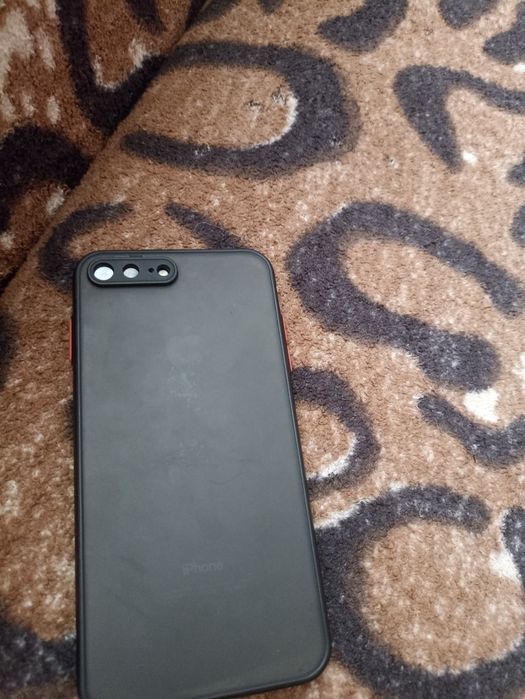 Продам айфон 7+,