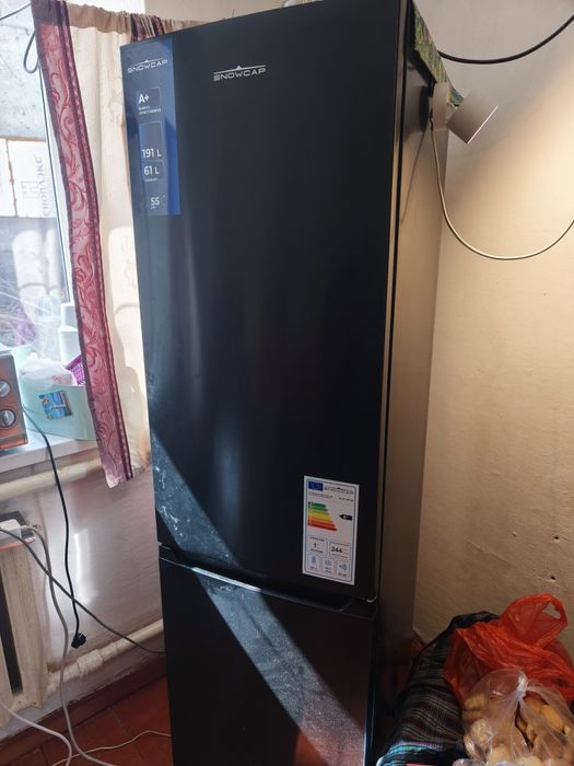 хорошего качества Холодильник