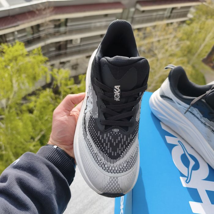 Hoka Skyflow in Black-White 42-43-44