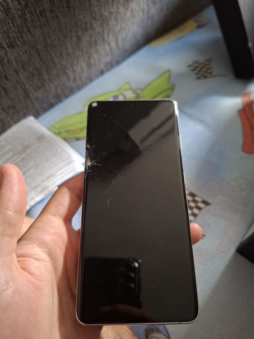Vand s21ultra display defect in rest este perfect 128gb