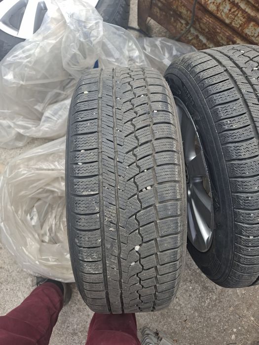 Vând set 4 roți complete Volkswagen jante aliaj R16 cu anvelope M+S