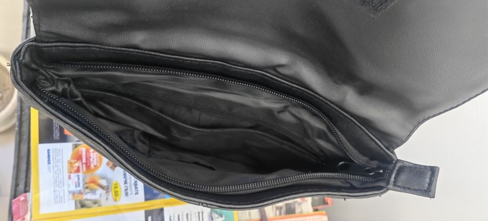 Кожена чантичка нова