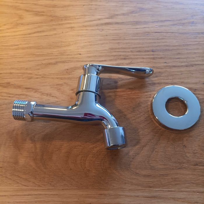 НОВ! Стенен спирателен кран за градина и балкон G1/2 – хромиран