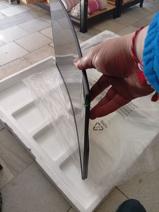 Продавам монитор CRUA 27" FHD Curved 100Hz