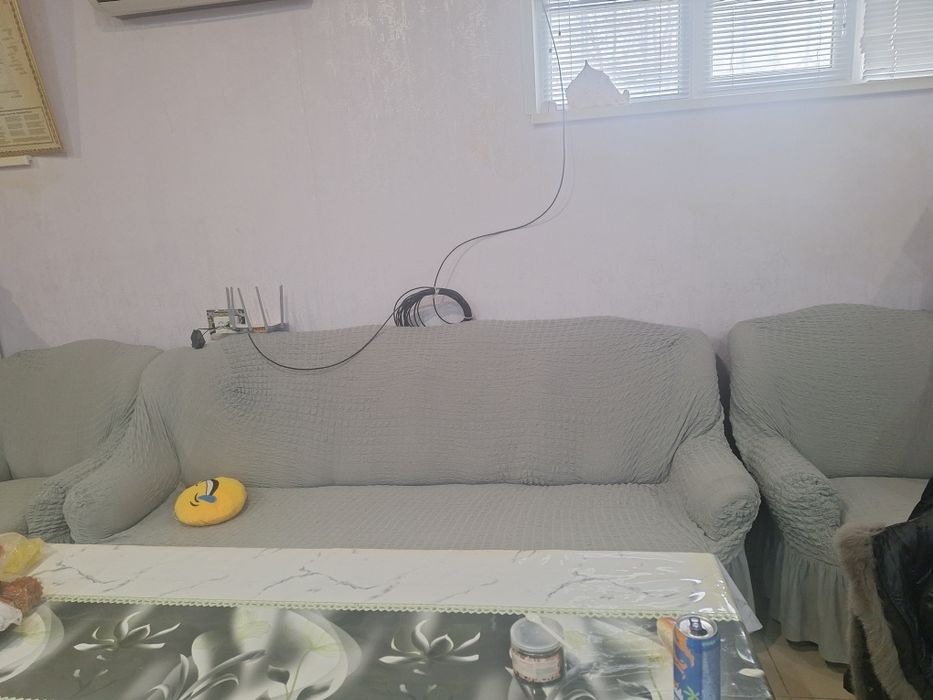 Продается диван и два кресла