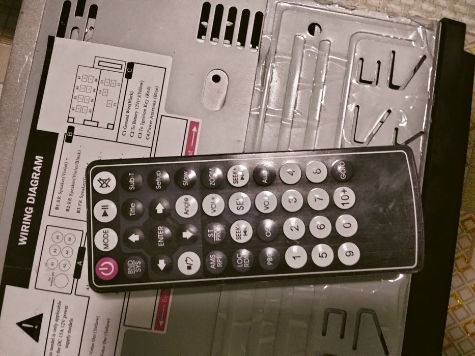 Магнитола зу́р и