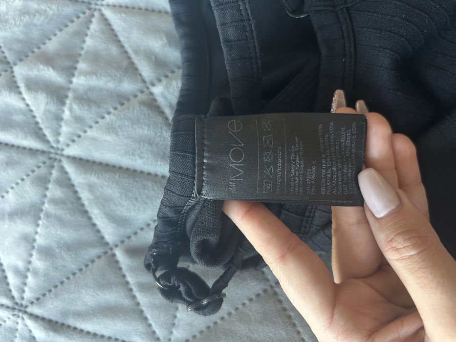 Дамско черно спортно бюстие HM