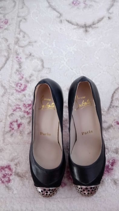 Италиански обувки Christian Louboutin ,висок ток