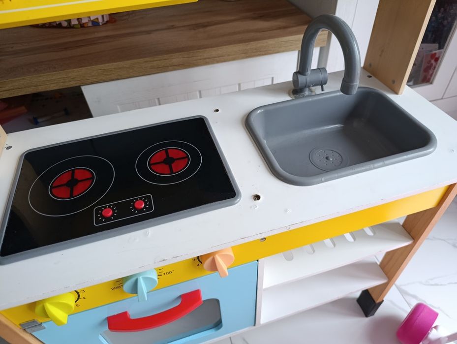 Дървена кухня и магазин + касов апарат, уреди з аготвене и продукти