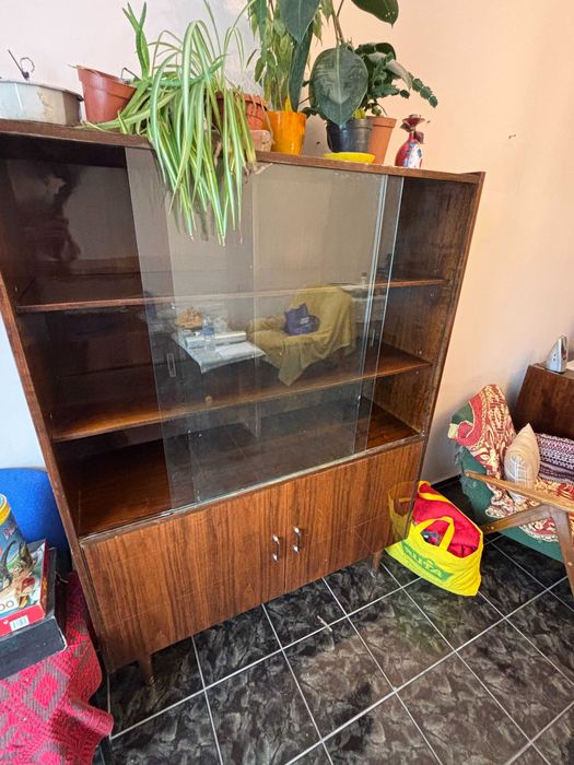 Ретро дървена витрина / секция със стъклени врати – винтидж