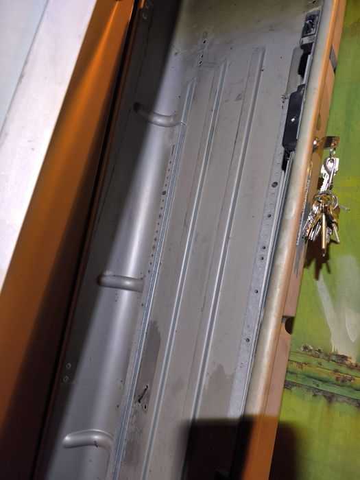 Продавам куфар (автобокс) за МПС.