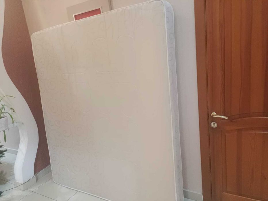 Продам матрас 180*200, 200*200