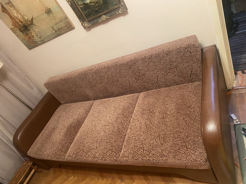 Vand canapea extensibila in stare foarte buna