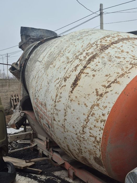 Миксер 7 куб т40 матор.