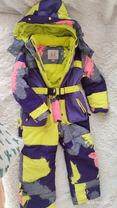 Продам детский зимний комбинезон для девочки