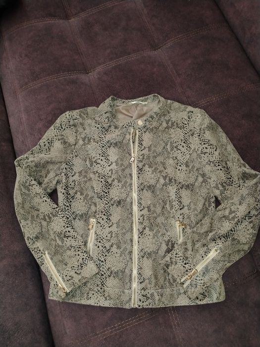 Продам куртку женскую