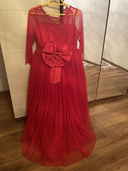 Платье с шлейфом