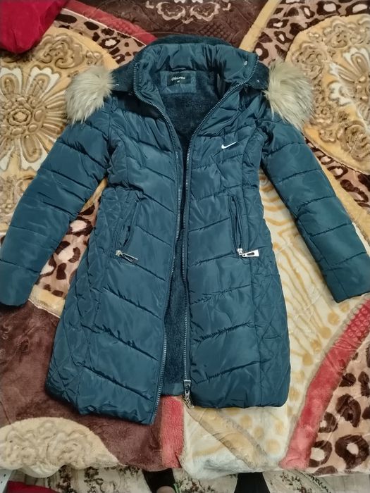 Vând geaca aproape nouă mărimea m dar cred ca se așeza mai bine la  s