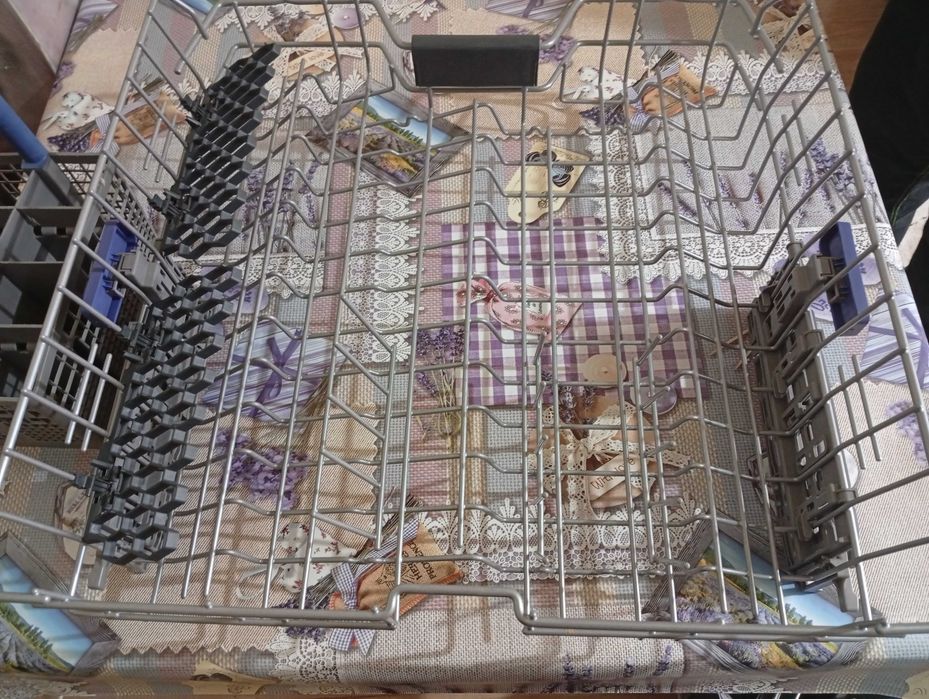 Части за съдомиялна Беко. За вграждане ,повредена полпа