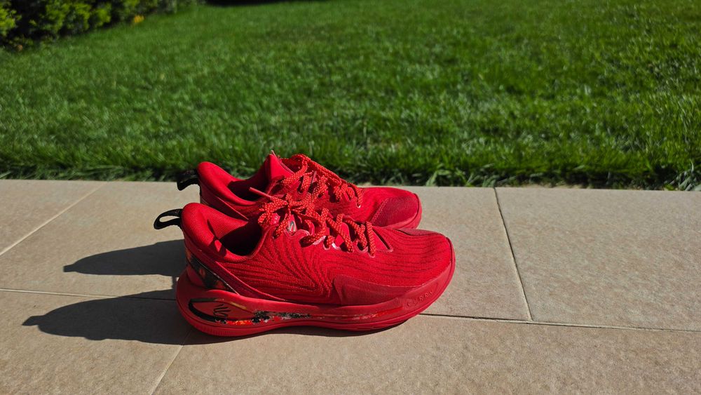 Curry 12, marime 37.5 - noi