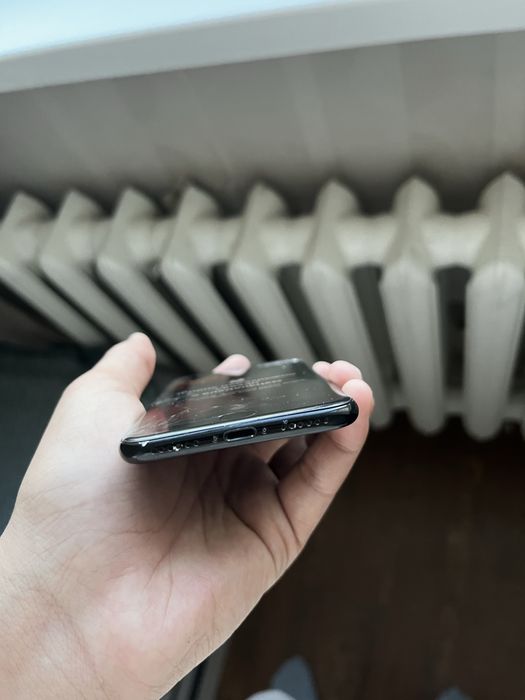 Продам IPhone 7 заблокированый