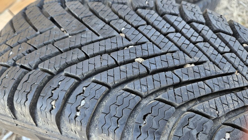 2бр като нови гуми 185 60 15 пирели