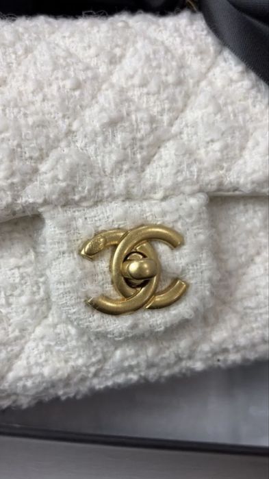 Чанти на Chanel.