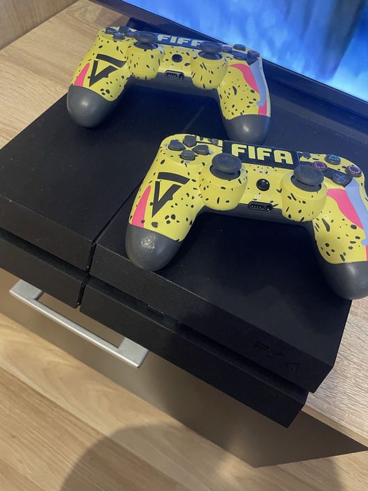 Ps 4 detali in privat