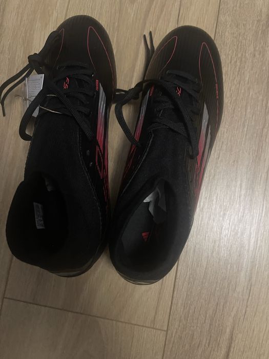 Ghete de fotbal f50 noi