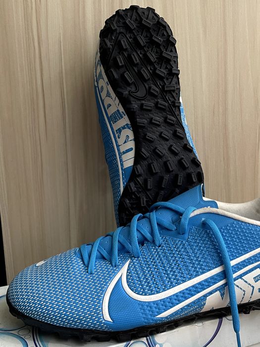 Нови Nike Футболни бутонки