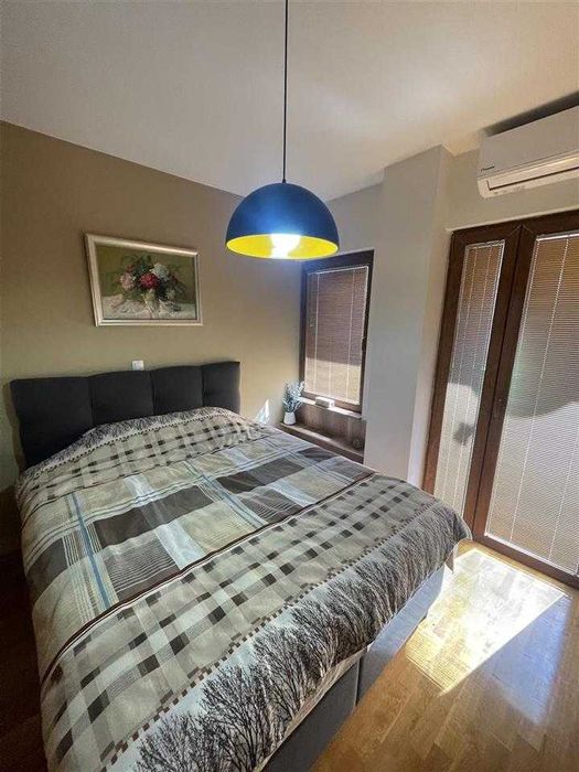 Дава се под наем Тристаен апартамент в София, Център - 90 кв.м за 714 € - Снимка #1