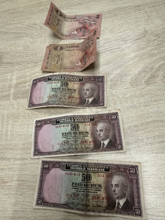 Стари левове и монети