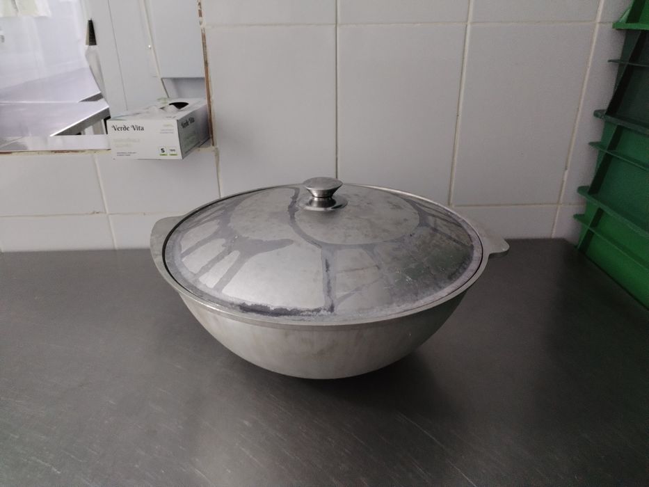 Казан продам новый чугунный