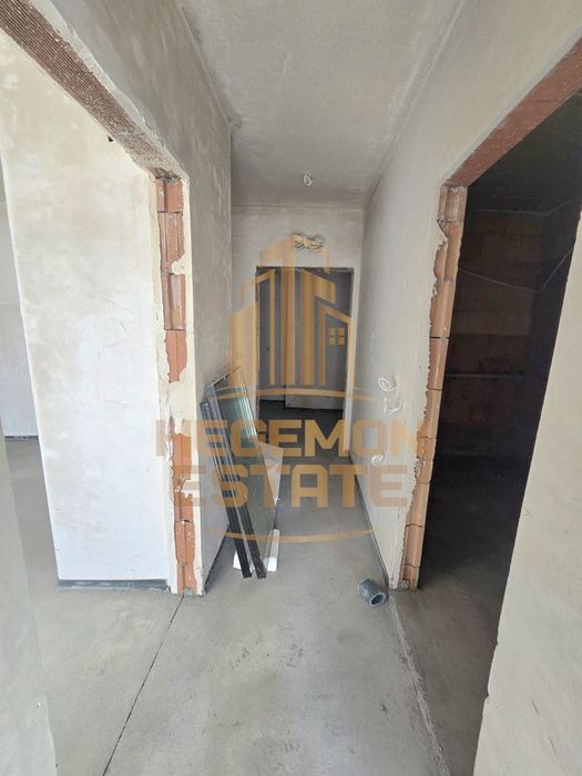 Продава се Двустаен апартамент в Варна, Левски - 70 кв.м за 1964 €/кв.м - Снимка #2