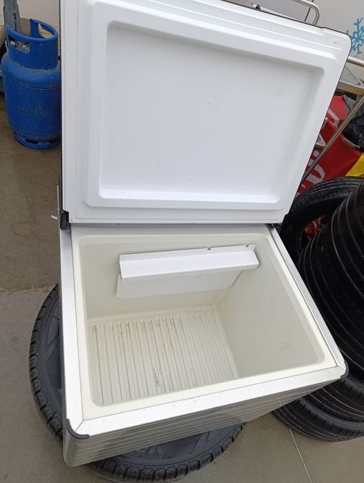 Dometic хладилник 12/220v и газ