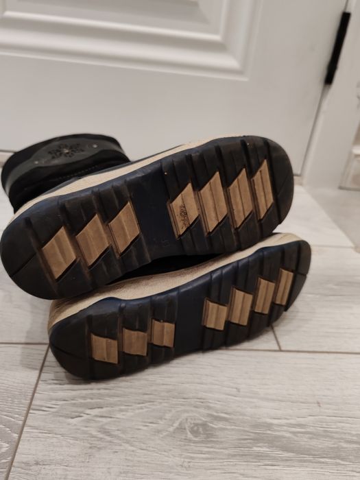 Подам зимние сапоги на девочку