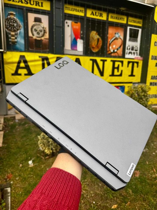 Laptop Gaming Lenovo LOQ 15.6"Full HD/AMD Ryzen 5/12GB /512GB SSD -NOU