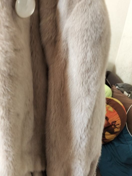 Шубка длиннчя размер 46