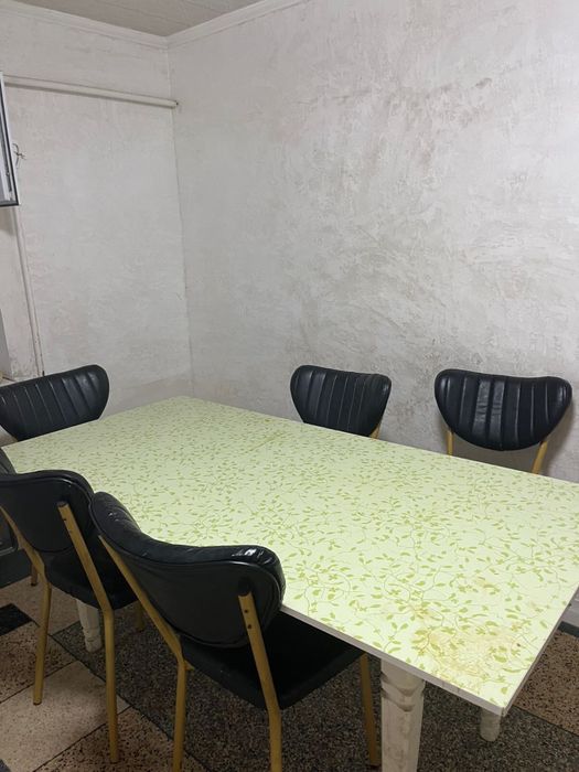Стол стульясымен сатылады