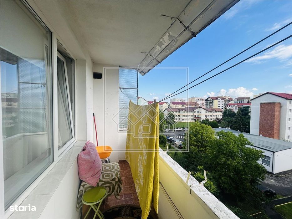 Ap decomandat, 3 camere, balcon, pivnita - N. Iorga