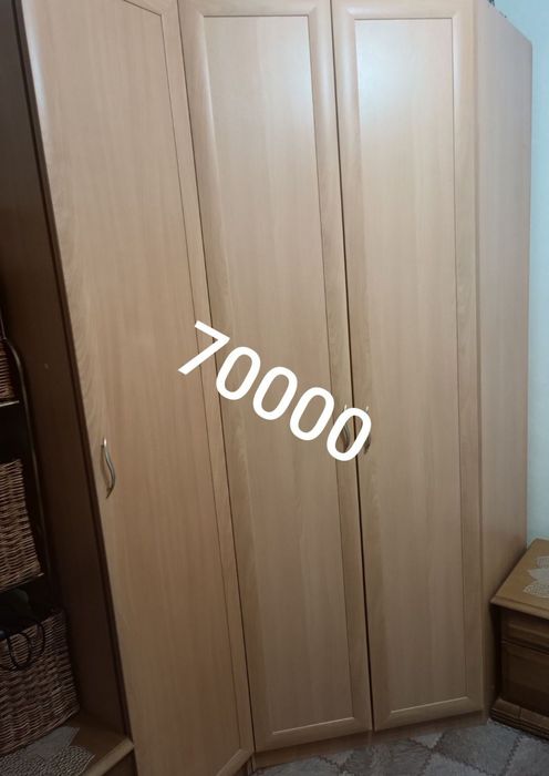 Продам вместительный угловой шкаф