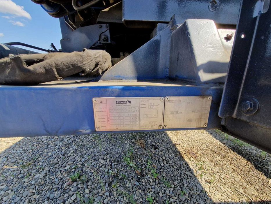 Semiremorca Schmitz cu macara
