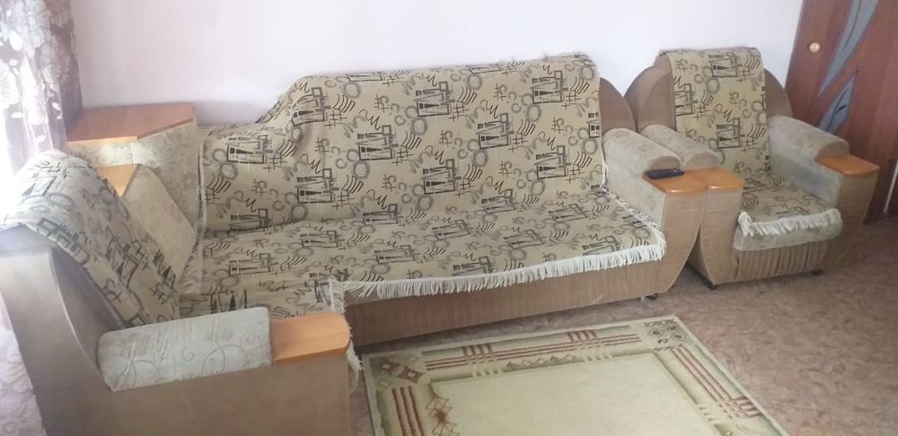 Диван вместе с креслам