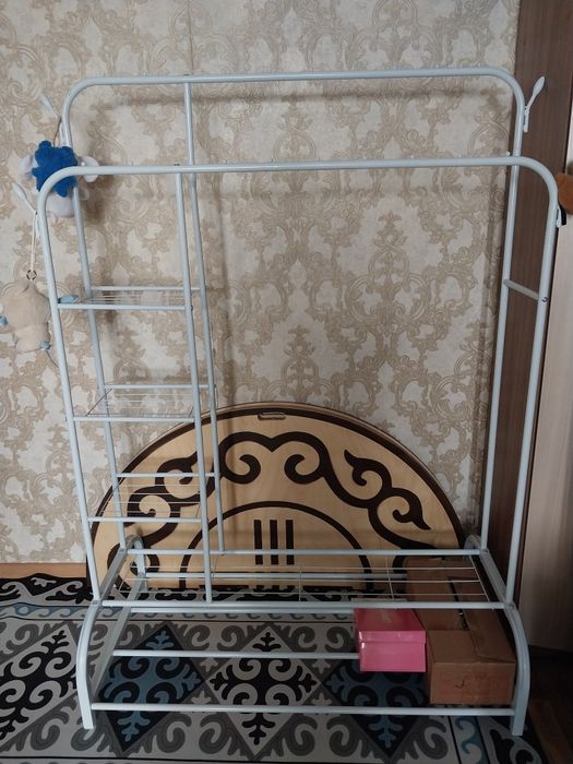 Вешалка,в отличном состоянии